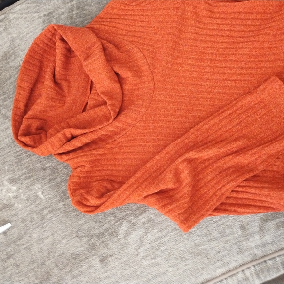 Red Ribbed Knit Dress - Picture 5 of 6